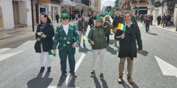 Més de 300 persones participen en el Saint Patrick’s Parede del Tortosa Irish English Festival