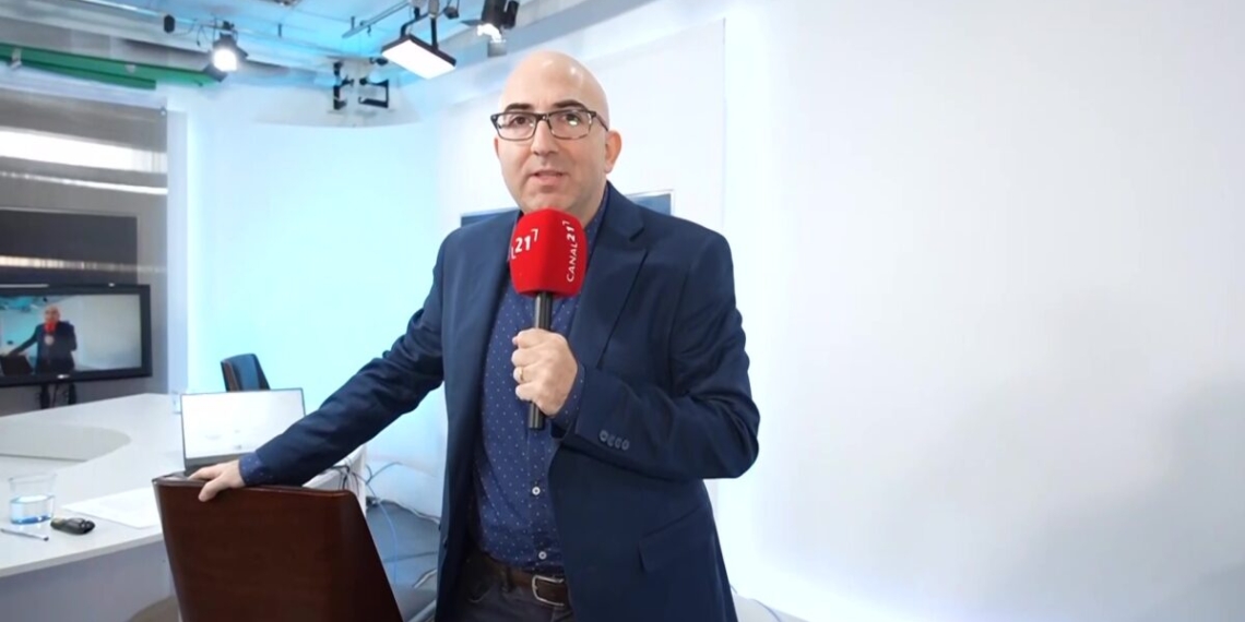 Els minuts finals del Primera Columna des dels estudis de Canal 21 Ebre a Remolins