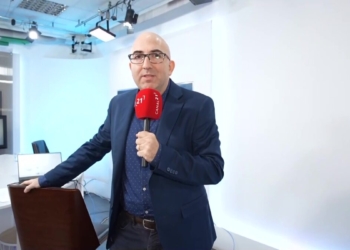 Els minuts finals del Primera Columna des dels estudis de Canal 21 Ebre a Remolins