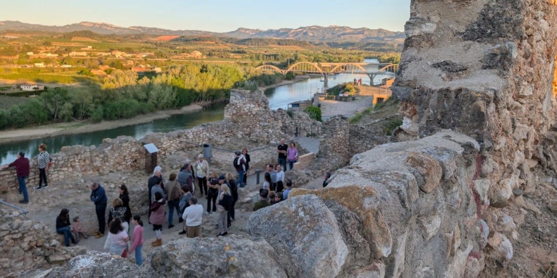 Móra d’Ebre inaugura la primera fase de la rehabilitació del castell i descobreix el fossat del pont llevadís