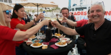 La 15a Diada de la Tonyina Roja omple l’Ametlla de Mar en la seua nova ubicació