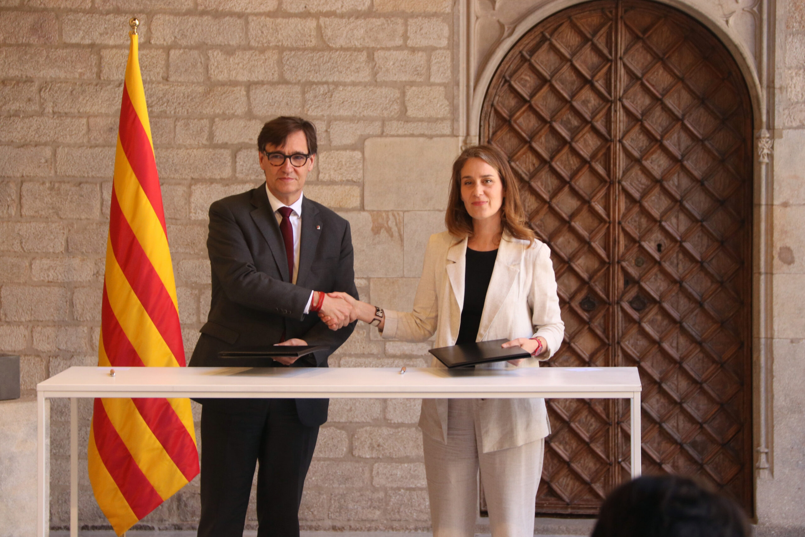 Illa i els Comuns segellen l’acord pels pressupostos amb inversions a la plaça Alfons XII de Tortosa i el polígon de Bot, i l’estudi del tren-tram