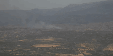 15 dotacions treballen en un incendi a Vinebre a prop de la zona cremada de 2019