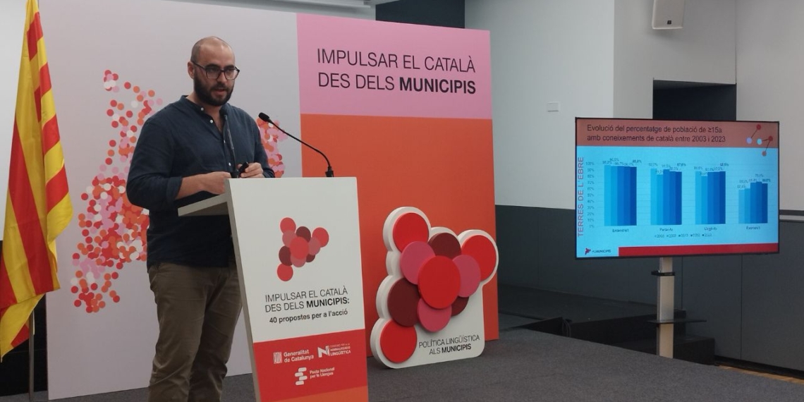 El Govern lliura als ajuntaments un catàleg de mesures per impulsar el català des de la proximitat