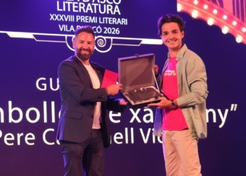 Pere Carbonell guanya el XXXVIII Premi Literari Vila d’Ascó amb la novel·la ‘Bombolles de xampany’