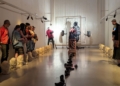 L’art performatiu arriba al Museu de l’Ebre amb vídeos, sons i peces plàstiques en una posada en escena immersiva