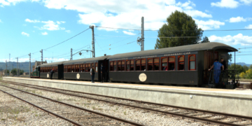 El públic se submergeix en el passat ferroviari amb l’espectacle sobre rodes ‘Ribera Exprés’