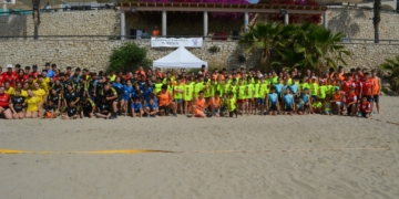 Èxit de participació i bon ambient en el XV Torneig d’Handbol Platja a l’Ampolla