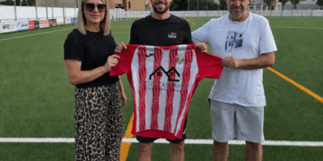 La UD Jesús i Maria presenta oficialment a Oliver Serrano com a nou entrenador