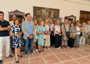 Els descendents dels Cerveto es reuneixen a Tortosa i lliuren un quadre històric a la ciutat