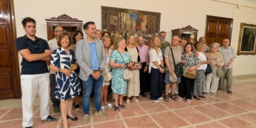 Els descendents dels Cerveto es reuneixen a Tortosa i lliuren un quadre històric a la ciutat
