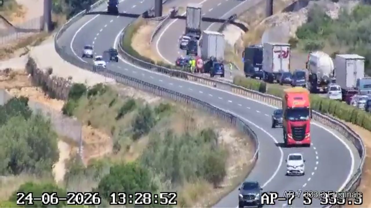 Un accident a l’AP-7 a Freginals talla un carril en sentit nord i provoca retencions puntuals