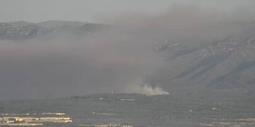 Controlat un incendi de vegetació a la Sénia que ha obligat a desallotjar dos masos