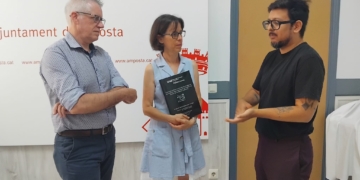 Fomentar la lectura per refrescar de la calor en la nova temporada de la bibliopiscina de Santa Bàrbara