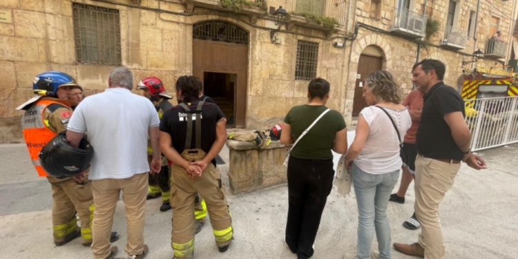Dos ferits en l’ensorrament parcial d’una casa al carrer Santa Anna de Tortosa
