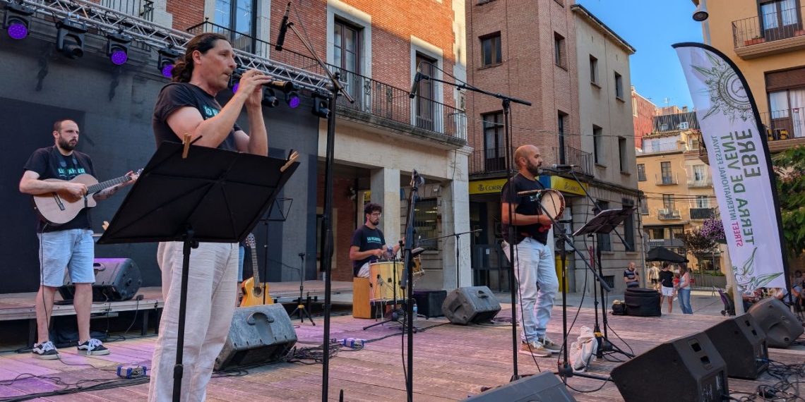 Més de 240 músics de carrer omplen Tortosa amb la 23a edició del Festival Ebre Terra de Vent