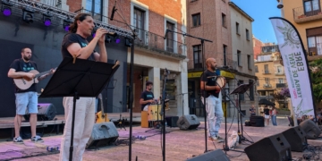 Més de 240 músics de carrer omplen Tortosa amb la 23a edició del Festival Ebre Terra de Vent