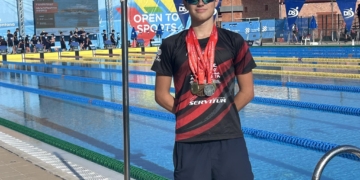 Marc Escribà, del Club Natació Amposta, suma tres ors, dos plates i un bronze al Català