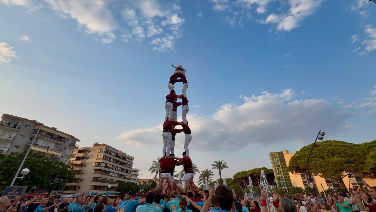 Els Castellers de Tortosa carreguen el primer 3 de 7 i escriuen una fita històrica per al fet casteller ebrenc