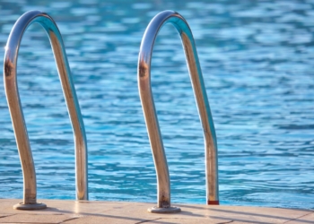 ofegament en una piscina de la Sénia