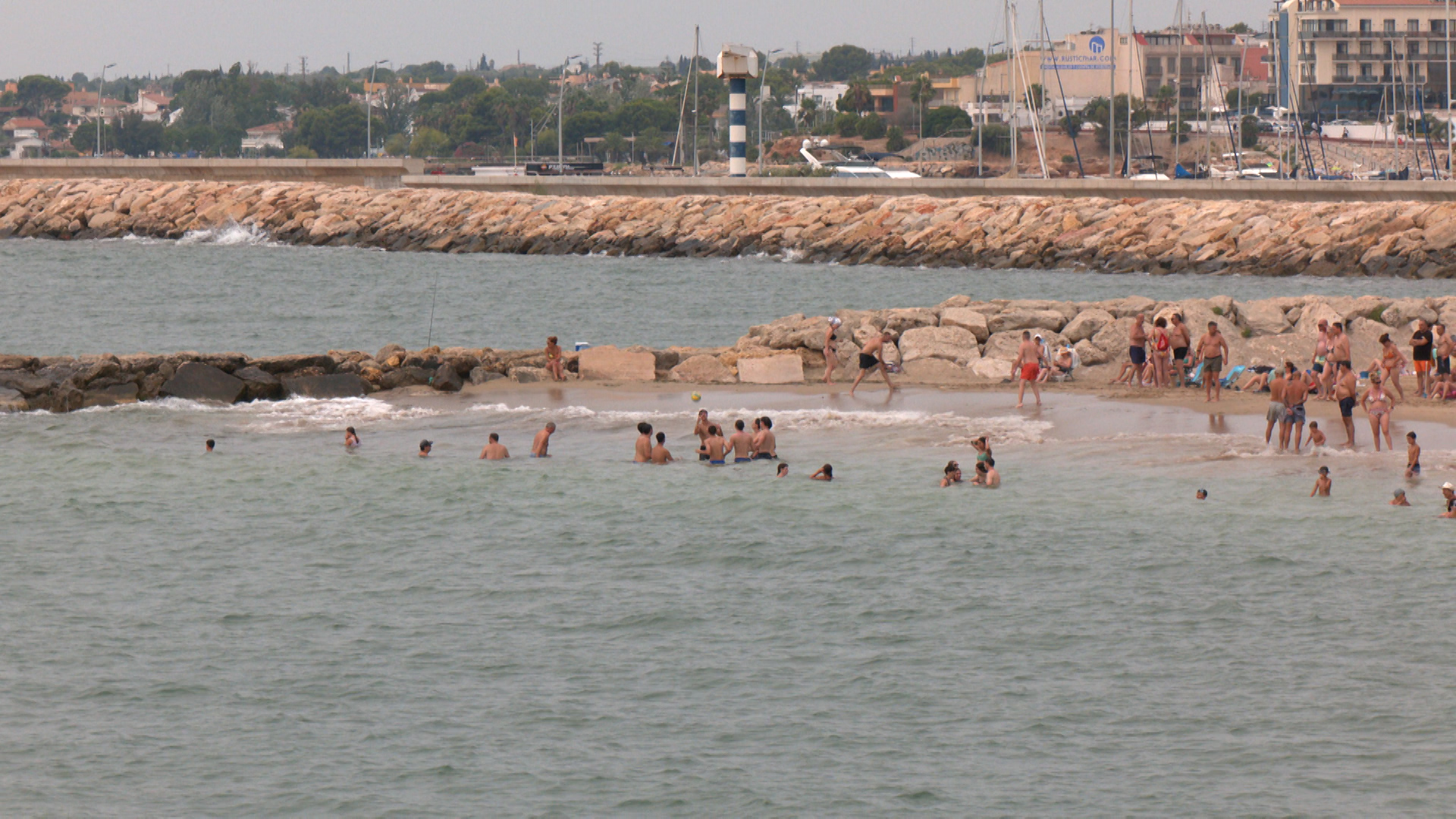 La tercera onada de calor deixa temperatures fins a 35 graus a la Ribera d’Ebre i nits tòrrides al litoral