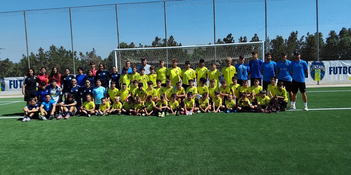42 joves perfeccionen la tècnica en el dissetè Campus de Futbol Avatars
