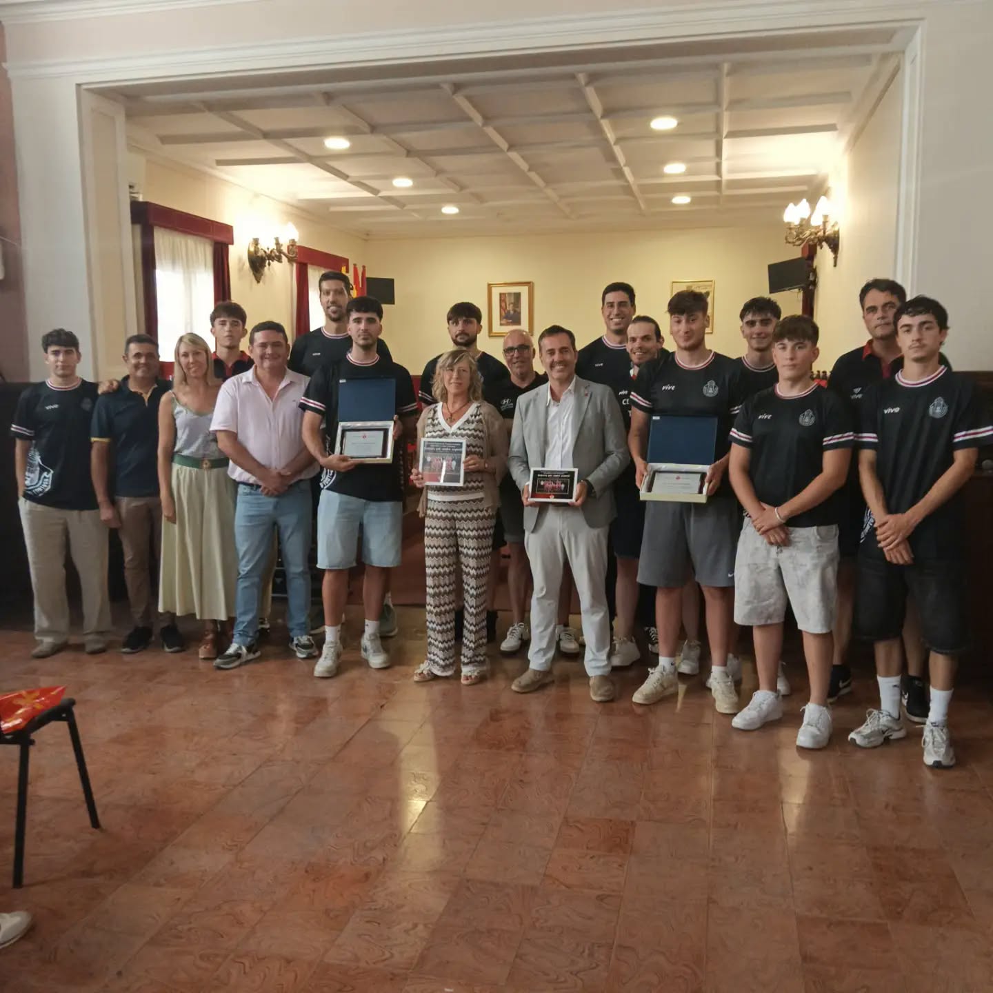 L’Ajuntament de Tortosa realitza una recepció institucional al Club Bàsquet Cantaires Tortosa