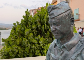 Móra d’Ebre inaugura l’escultura d’un soldat de la Batalla de l’Ebre a partir d’una fotografia històrica