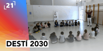 Els Castellers de Tortosa apropen el fet castellers a les escoles