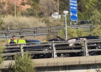 Un cotxe que fugia d’un robatori a l’Aldea ha provocat un accident múltiple a l’AP-7 amb nou ferits