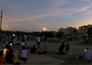 Eclipsi solar total observat des de la plaça de la Lluna d’Alcanar