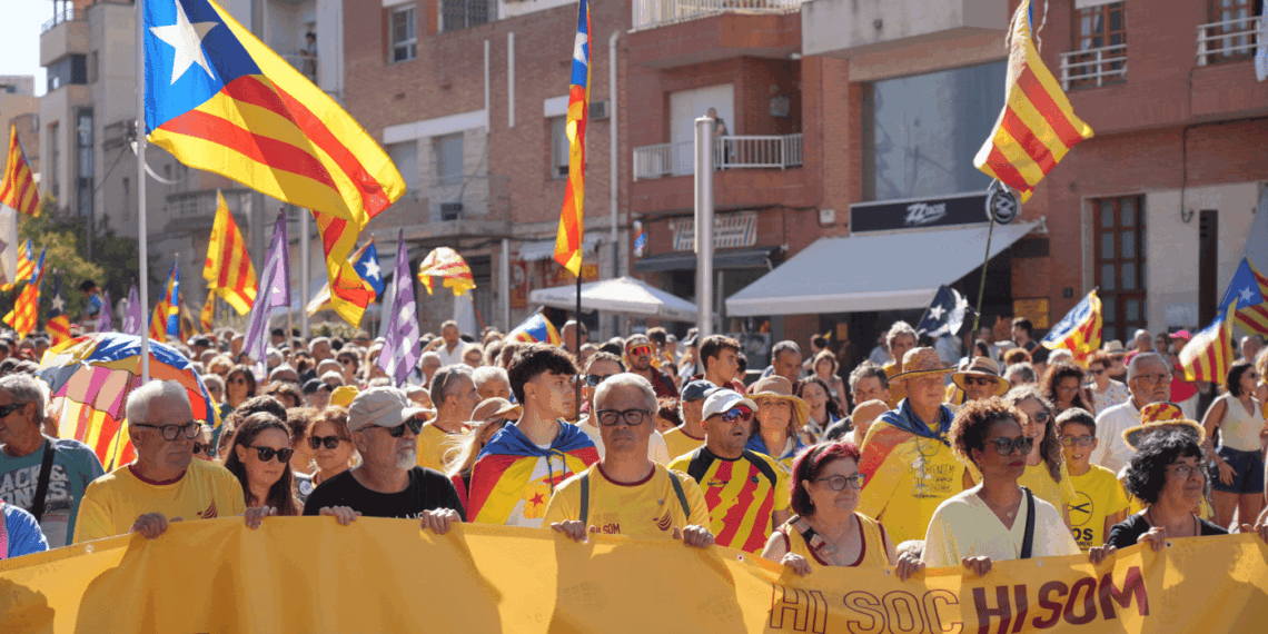 ERC i Junts reclamen la independència de Catalunya a Amposta per l’11S, criticant els governs català i espanyol i defensant el territori.
