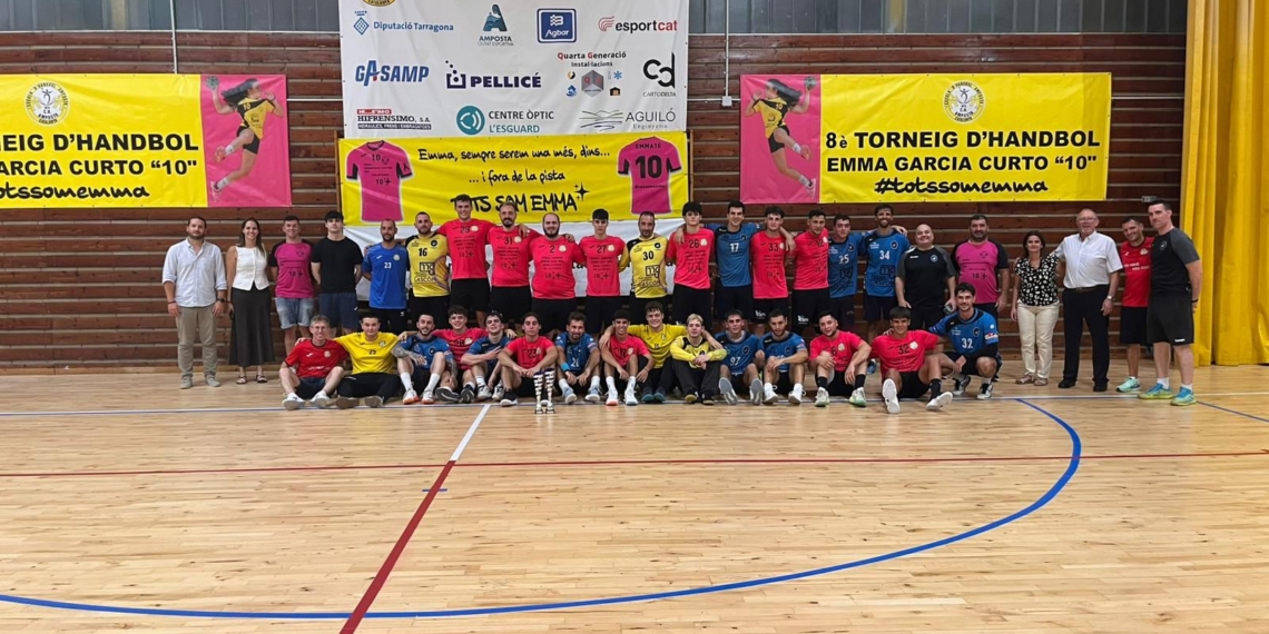 El sènior masculí de l’Handbol Amposta guanya el torneig Emma Garcia Curto