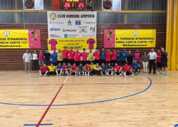 El sènior masculí de l’Handbol Amposta guanya el torneig Emma Garcia Curto