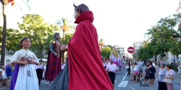 L’Ampolla reviu la tradició de la sega de l’arròs i dona el tret de sortida de les Jornades Gastronòmiques