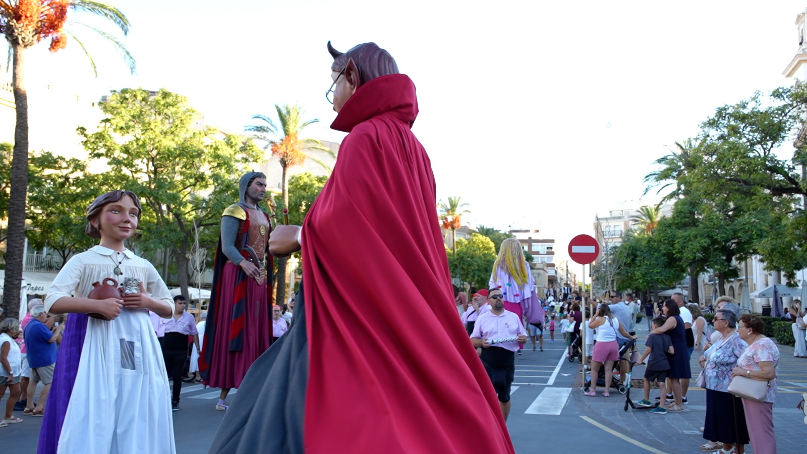 L’Ampolla reviu la tradició de la sega de l’arròs i dona el tret de sortida de les Jornades Gastronòmiques