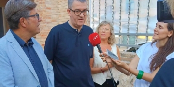 El professor Joan Francesc Vidal Arasa ha pronunciat la conferència 'Tortosa, el pasdoble que va esdevenir himne'