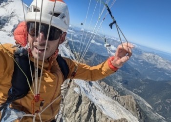 El tortosí Albert Tiron ascendeix al Mont Blanc i vola amb parapent fins a Chamonix