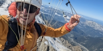 El tortosí Albert Tiron ascendeix al Mont Blanc i vola amb parapent fins a Chamonix