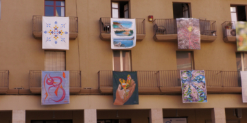 Tortosa acull l’exposició ‘Art i flors als balcons’ d’Alcanar a la plaça de l’Ajuntament