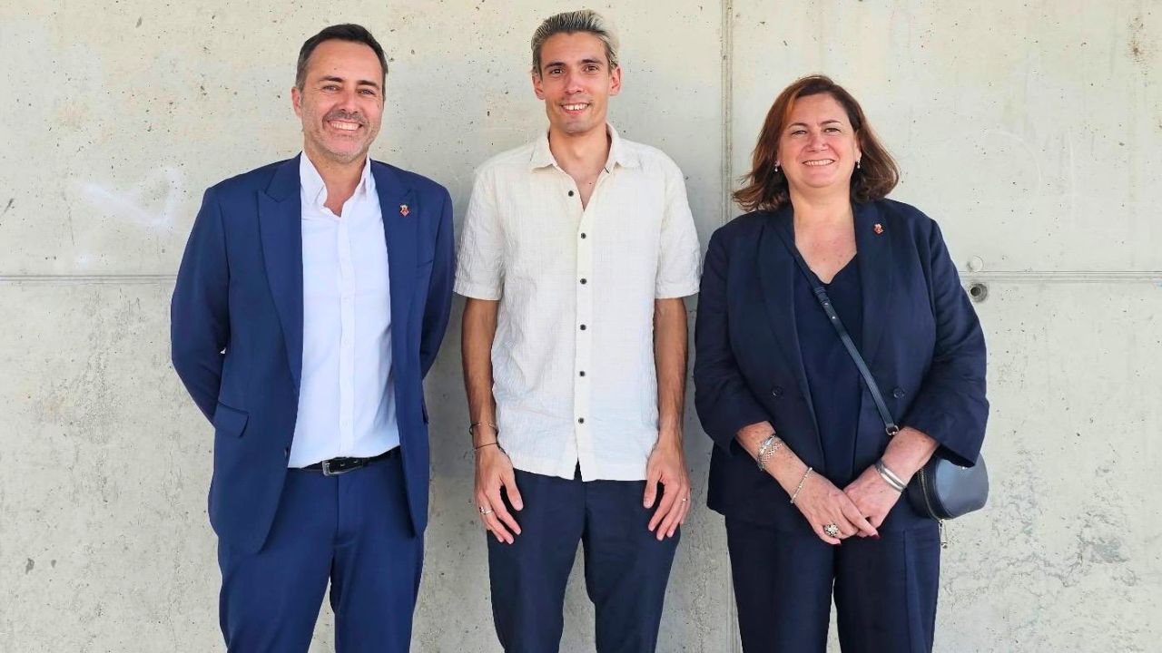 Agustí Forcadell amb representants de Movem-PSC després d’assumir el càrrec