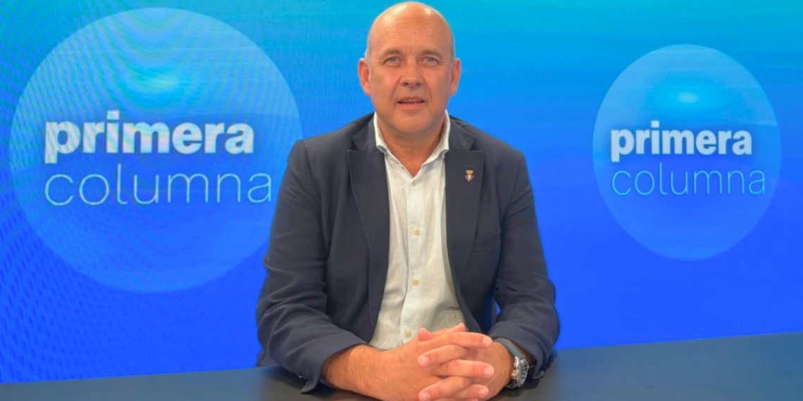 Carles Luz durant una entrevista sobre els projectes de l’Ajuntament de Gandesa