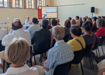 Fernando Jaime Soler durant la conferència sobre el centenari del Carrilet