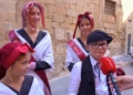 Pubilletes i hereuets participant en el tradicional repartiment del panoli