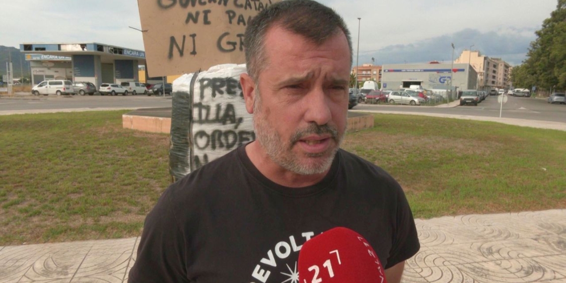 Joan Regolf durant una entrevista sobre la crisi de preus de la pagesia