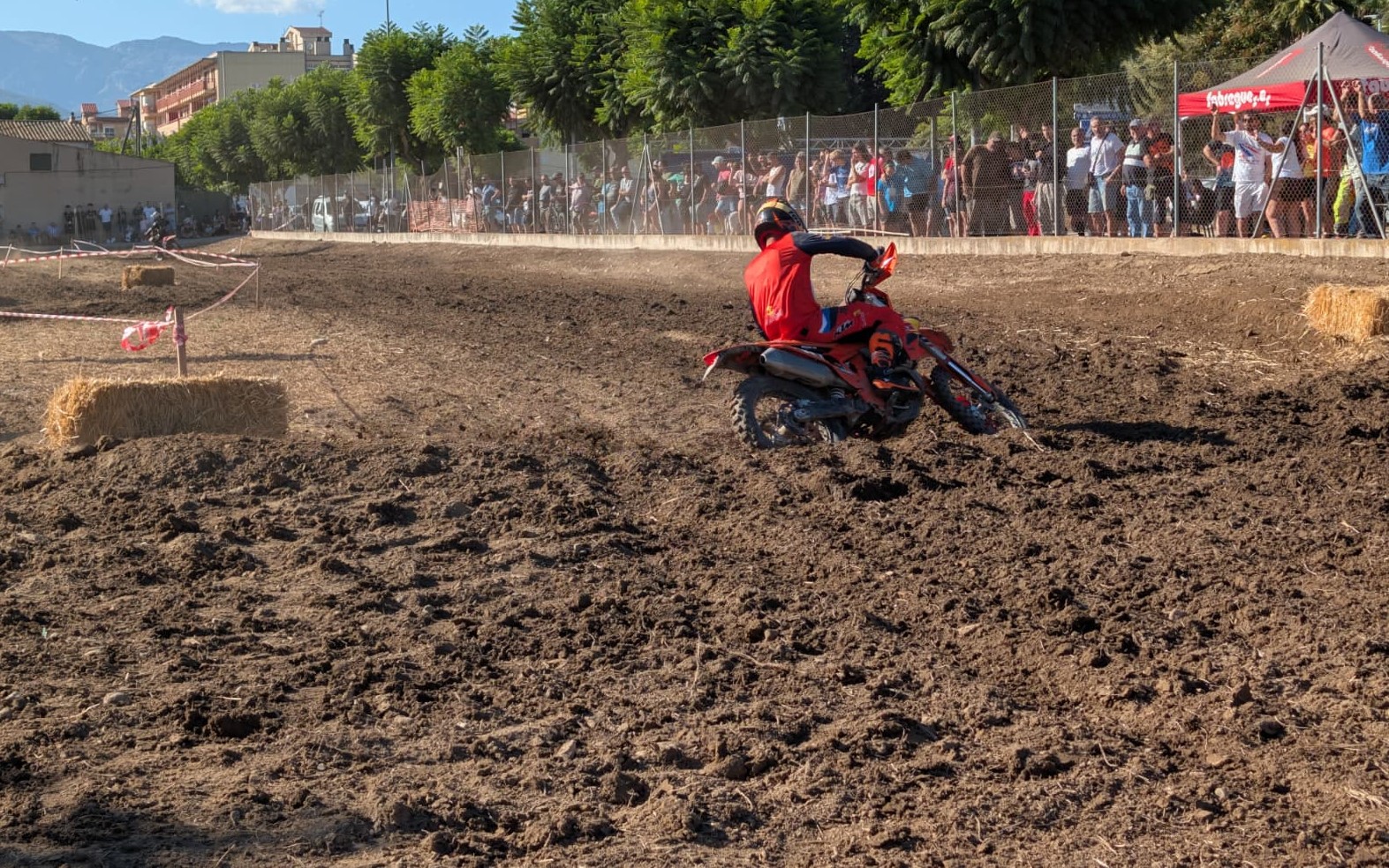 Una seixantena de pilots prenen part en el III Mototerra Ciutat de Roquetes