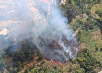 Estabilitzat l’incendi de vegetació agrícola a prop del carrer Major de la Sénia
