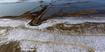 La platja de la Marquesa afectada pel temporal Glòria