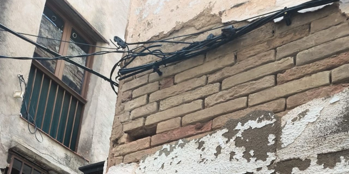 Punt de connexió de l’enllumenat públic afectat pel robatori de cable a Tortosa