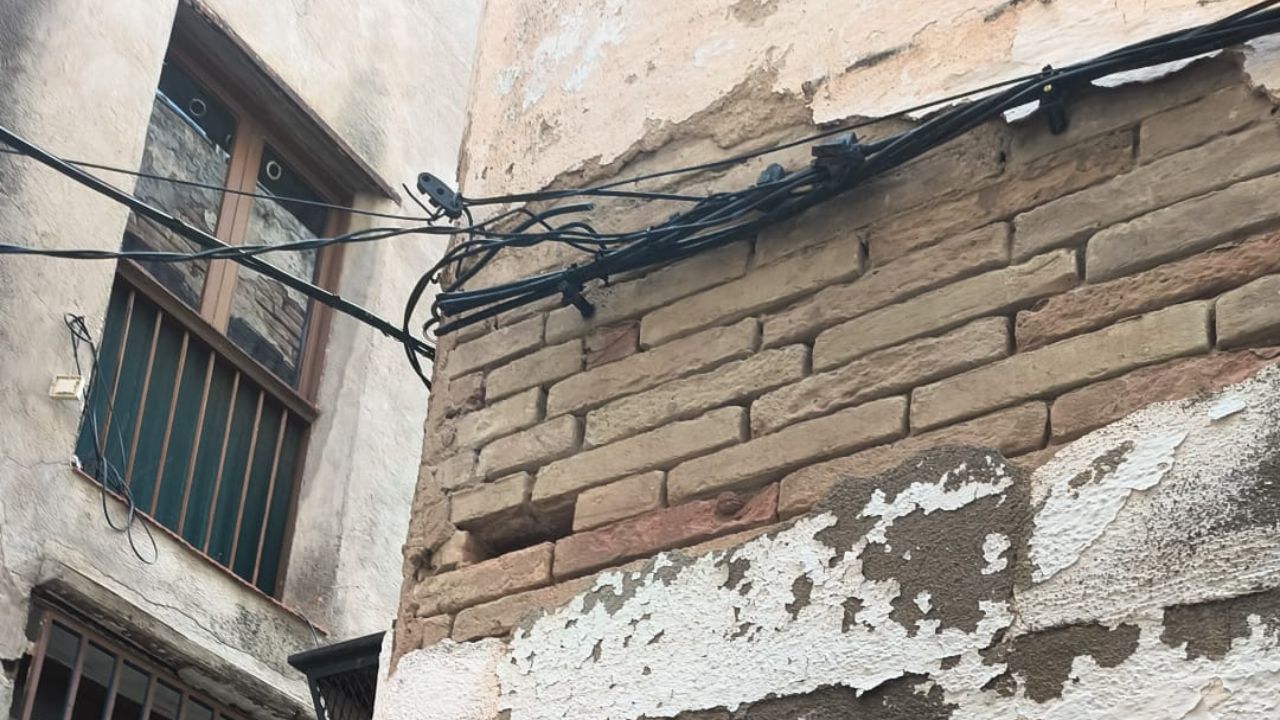 Punt de connexió de l’enllumenat públic afectat pel robatori de cable a Tortosa